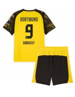 Otroške Nogometnih dresov Borussia Dortmund Serhou Guirassy #9 Domači 2025-26 Kratki rokavi (+ hlače)